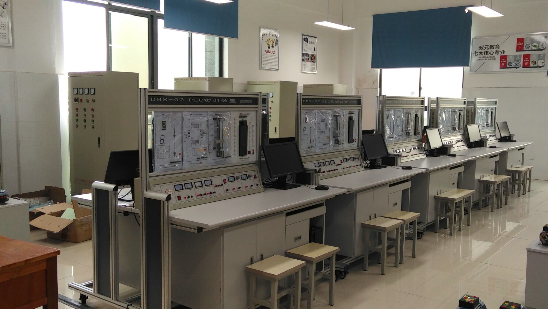 PLC可編程實(shí)驗(yàn)室設(shè)備