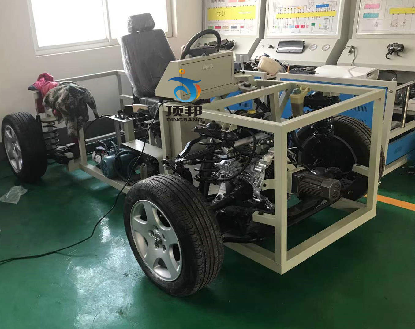 奧迪A6汽車綜合底盤實(shí)訓(xùn)臺(tái)